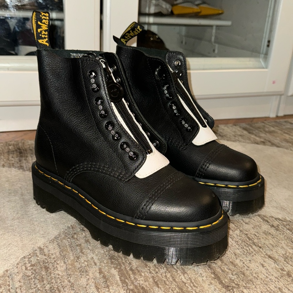 Dr. Martens Sinclair Boots